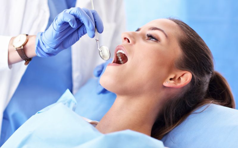 Root Canal Treatment or Extraction, Which is Better?